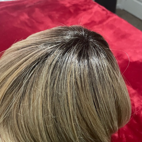 NWT-Hairdo-Graduated Glam Bob Wig - Picture 8 of 10